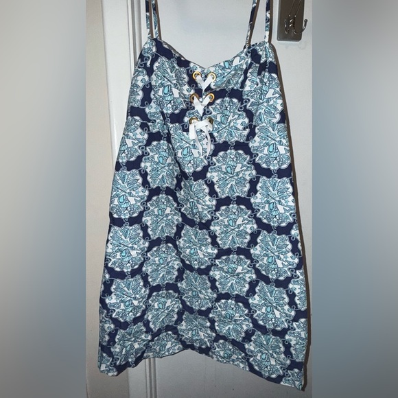 Lilly Pulitzer Dresses & Skirts - Lilly Pulitzer Blue and White Sleeveless shift dress. Very pretty and flattering